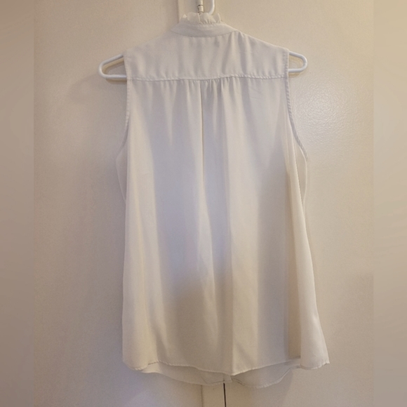 Frilled sleeveless blouse - Picture 2 of 3